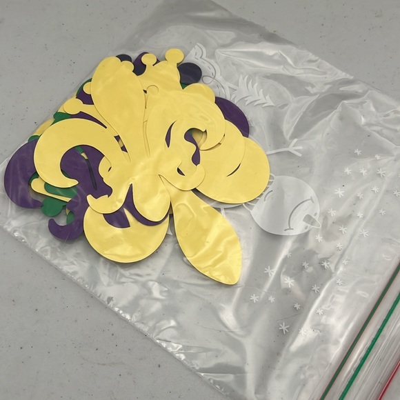 Mardi Gras-party in a box ! Everything you need ! - Picture 8 of 9